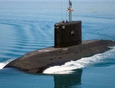 Αλγερία: Εξάγει παράνομους μετανάστες εισάγει υπερσύγχρονα υποβρύχια